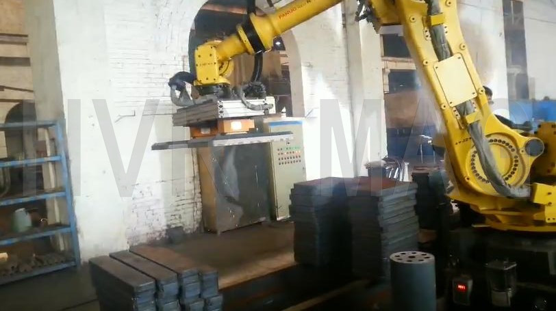 Robot magnetic gripper unloading for machine tending - HVR MAG