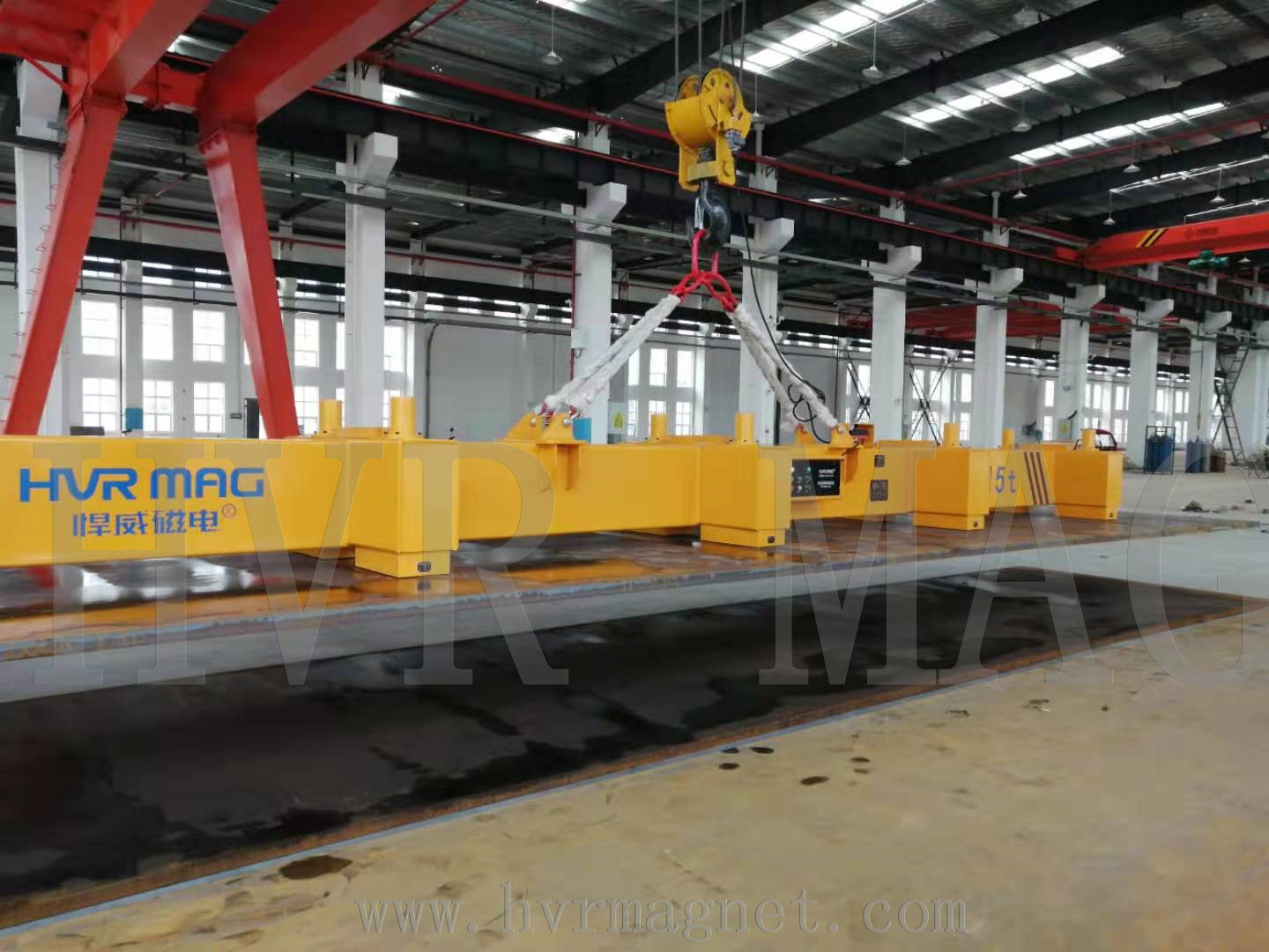 Magnetic lifting of thick steel plate with hoisting crane - HVR MAG