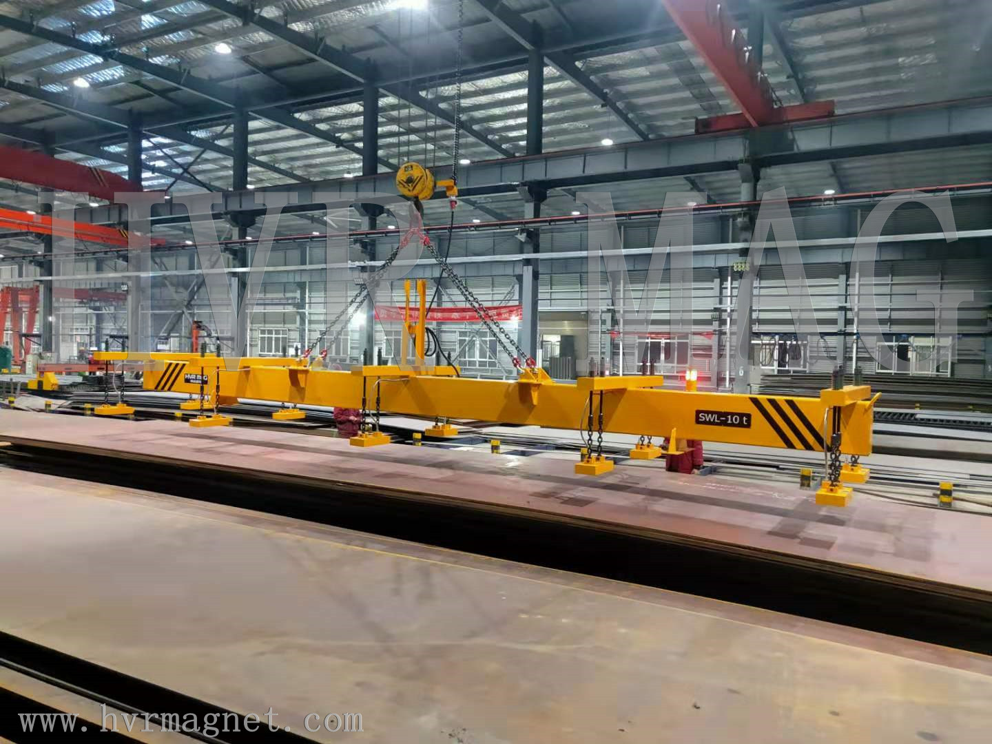 Magnetic lifting of thin steel plate with overhead hoisting crane - HVR MAG