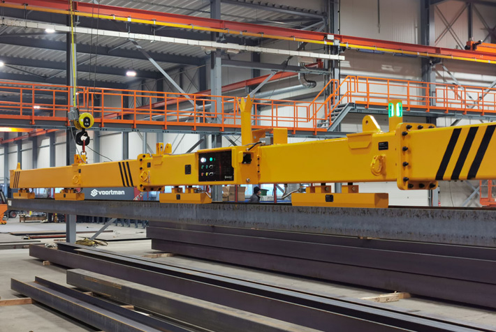Handling steel structural beam profile with lifting magnets - HVR MAG