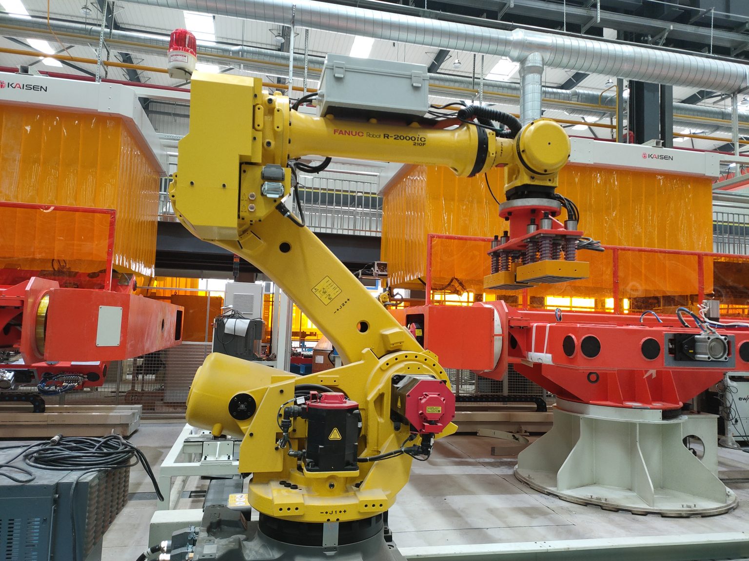Pick and Place Applications in Lifting/Robotics HVR MAG
