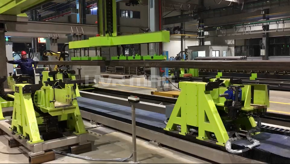 automatic loading and unloading on truss robot